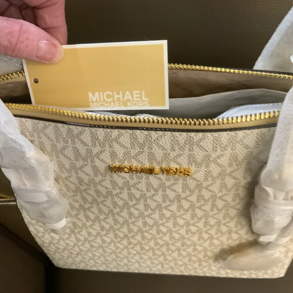 NWT Michael Kors Charlotte Pale Gold Women's Bag - Picture 3 of 5